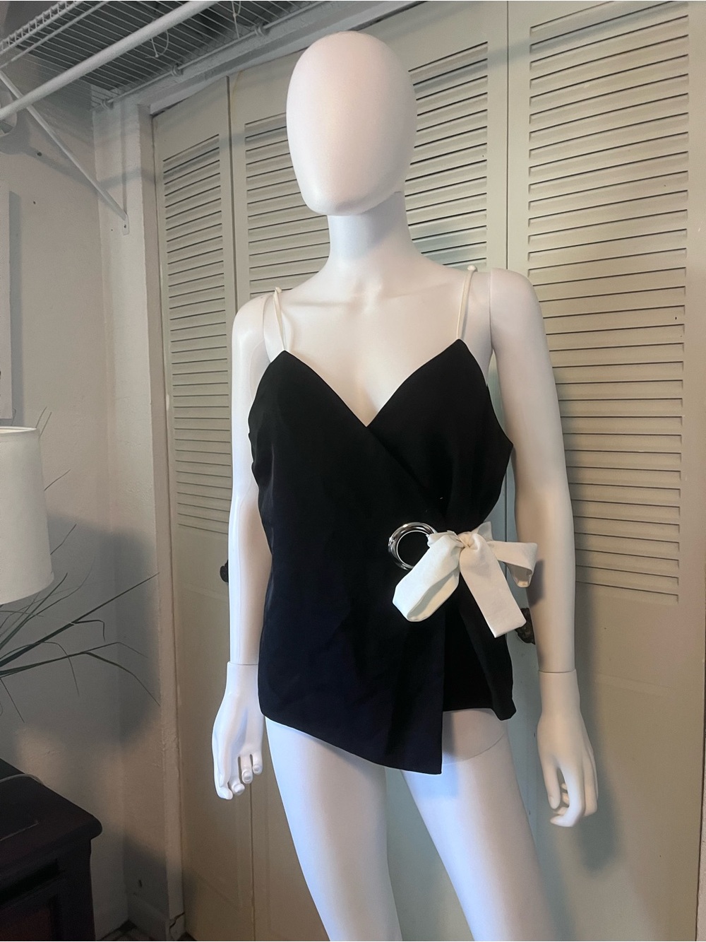 Jealous Tomato Women's  top sleeveless white/black wrap‎ size L